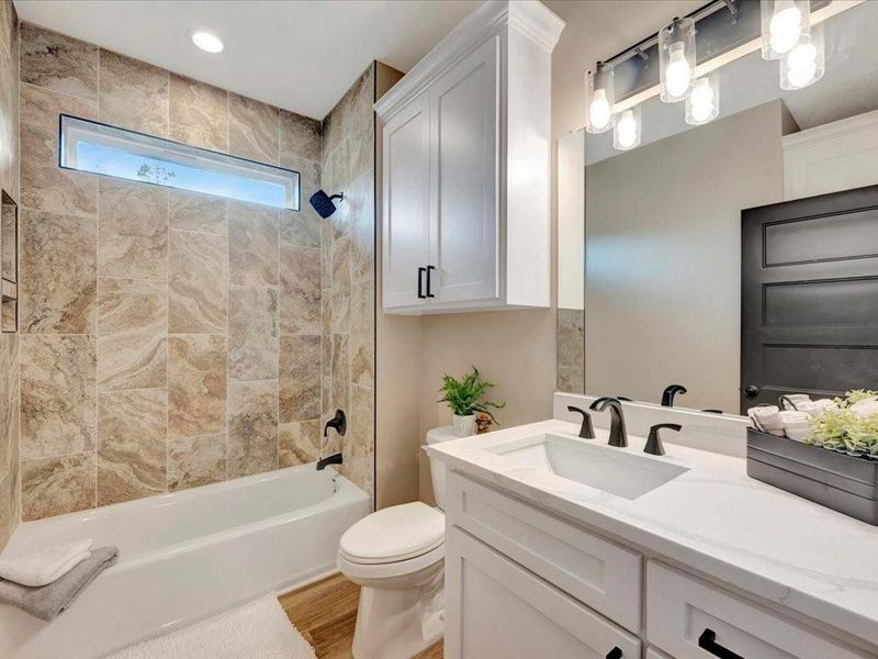 Furnished interior view inside a new home in , Diboll (Image 16).