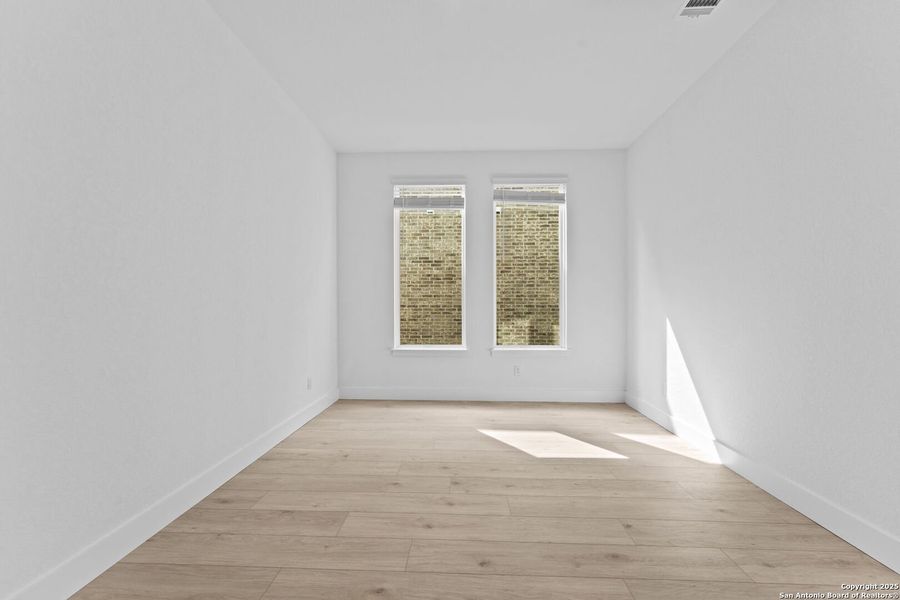 Spacious, unfurnished interior of a new home in , New Braunfels (Image 32).