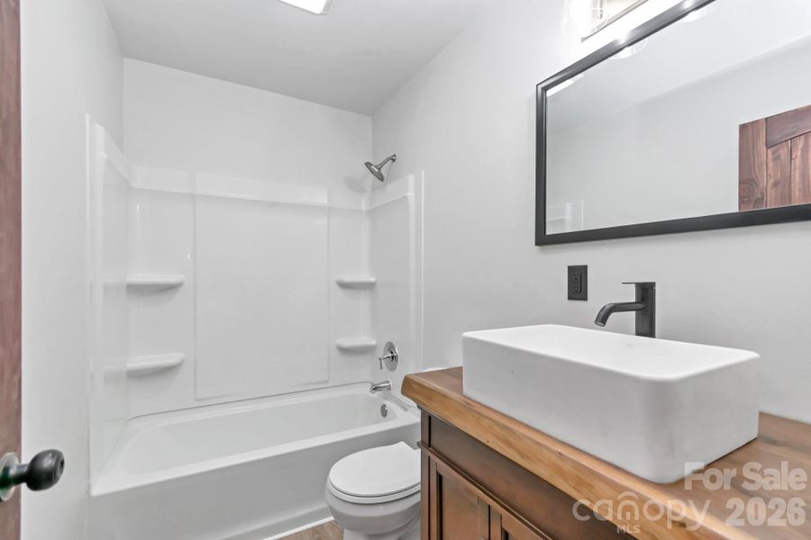 Upper Level Full Bath