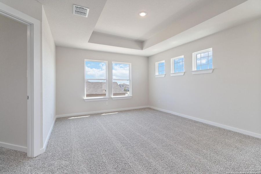 Spacious, unfurnished interior of a new home in Willow Point, San Antonio (Image 20). Spacious, unfurnished interior of a new home in Willow Point, San Antonio (Image 20).