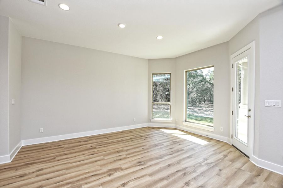 Representative unfurnished interior of a home built from the Vanderpool II by Giddens Homes in Whispering Wind, Bertram (Image 57).