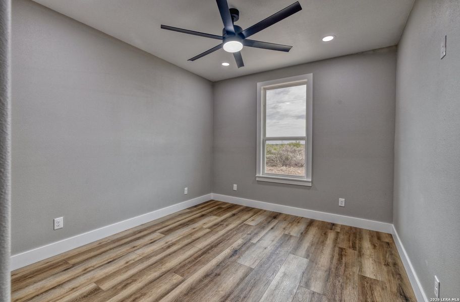 Spacious, unfurnished interior of a new home in , Uvalde (Image 28).