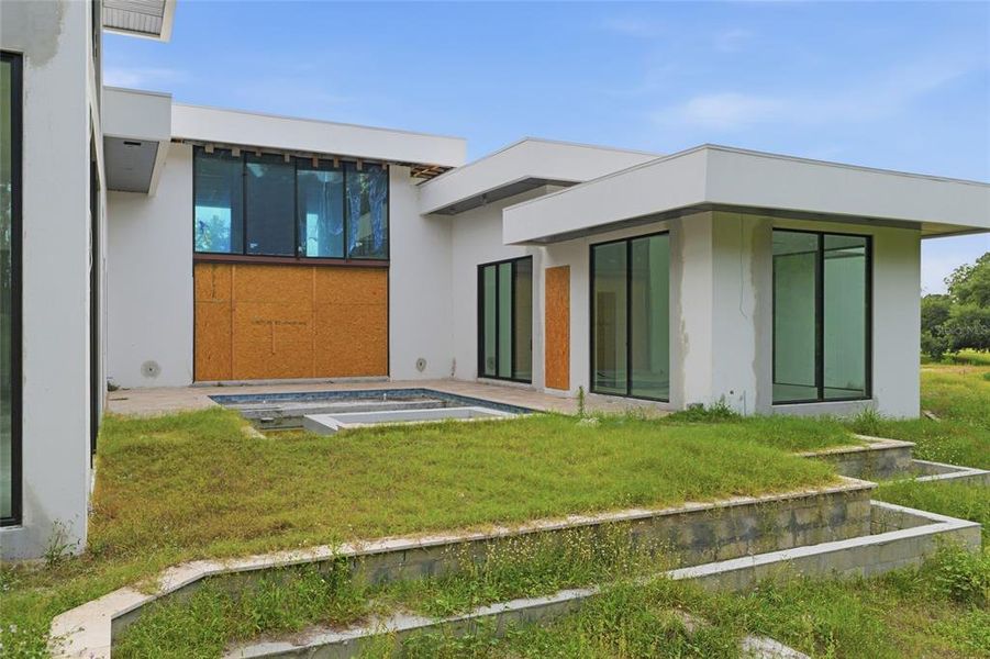 Exterior details and patio area of a home in Stonelake Ranch, Thonotosassa (Image 3).