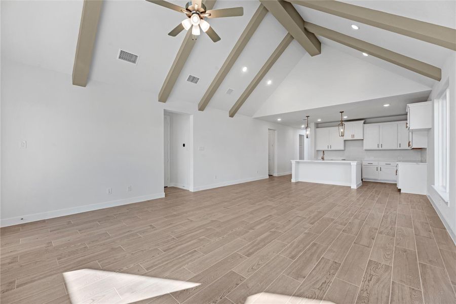 Spacious, unfurnished interior of a new home in Cross Creek West, Fulshear (Image 15).