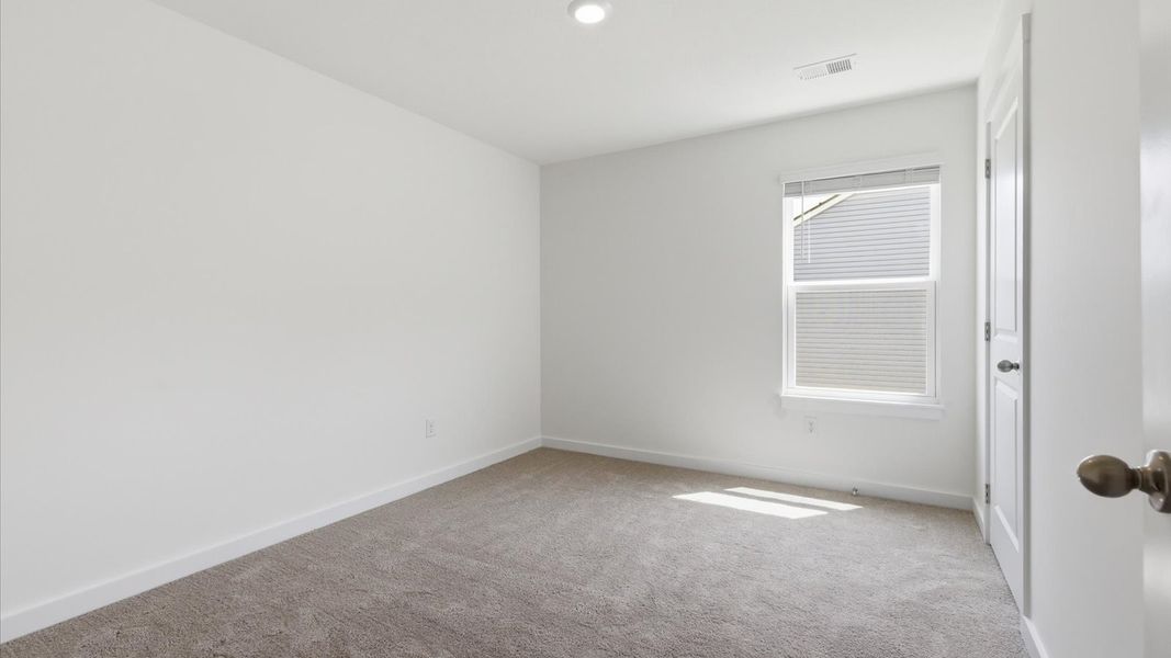 Spacious, unfurnished interior of a new home in Oak Hill, Vonore (Image 36).