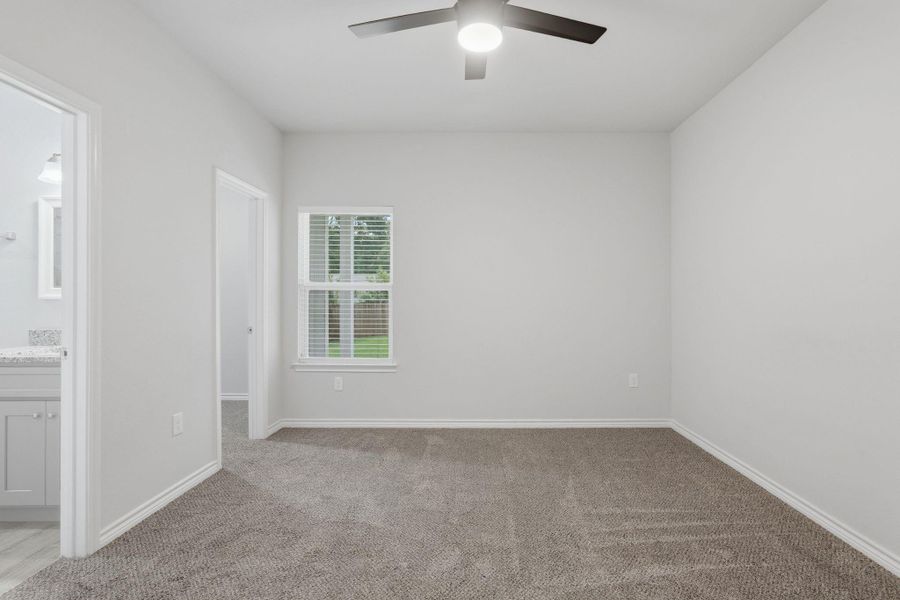 Spacious, unfurnished interior of a new home in Arrowhead Lakes, Willis (Image 15).
