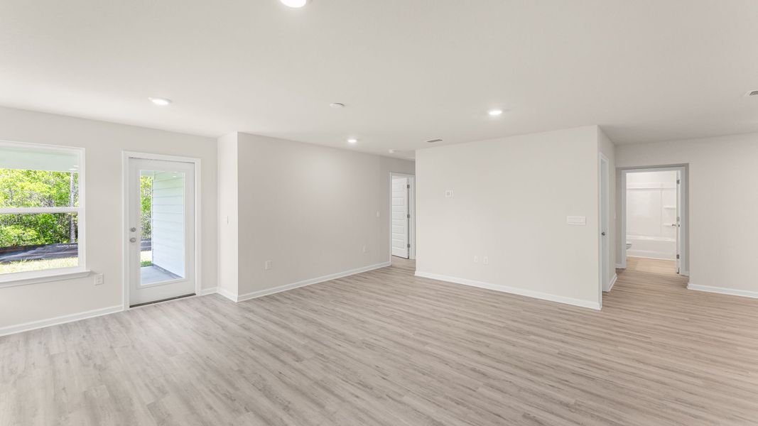 Representative unfurnished interior of a home built from the Lakeside by D.R. Horton in Sunny Hills, Chipley (Image 15).