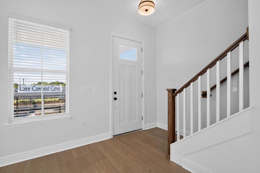 Spacious, unfurnished interior of a new home in Lake Cawood Cove, Windermere (Image 10).