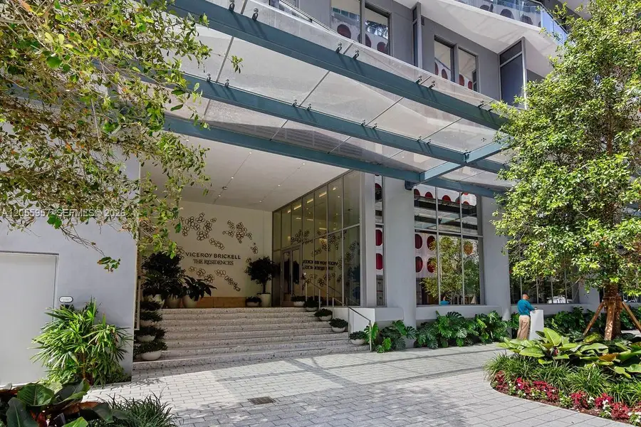 Condo located in Miami, FL showcasing its design and architecture (Image 2). Condo located in Miami, FL showcasing its design and architecture (Image 2).