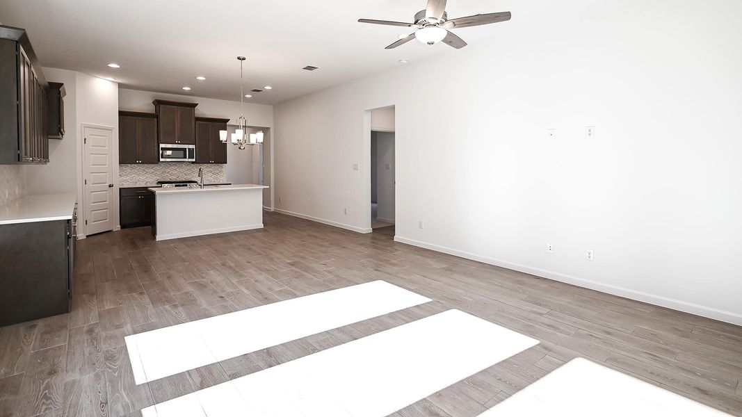 Spacious, unfurnished interior of a new home in Crosswinds 40', Kyle (Image 14).