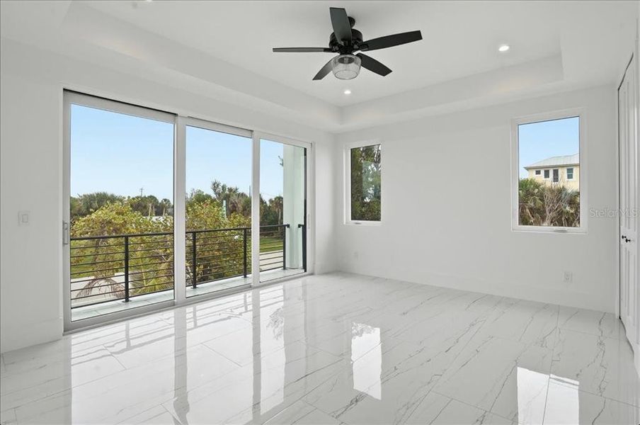 Spacious, unfurnished interior of a new home in , Englewood (Image 21).