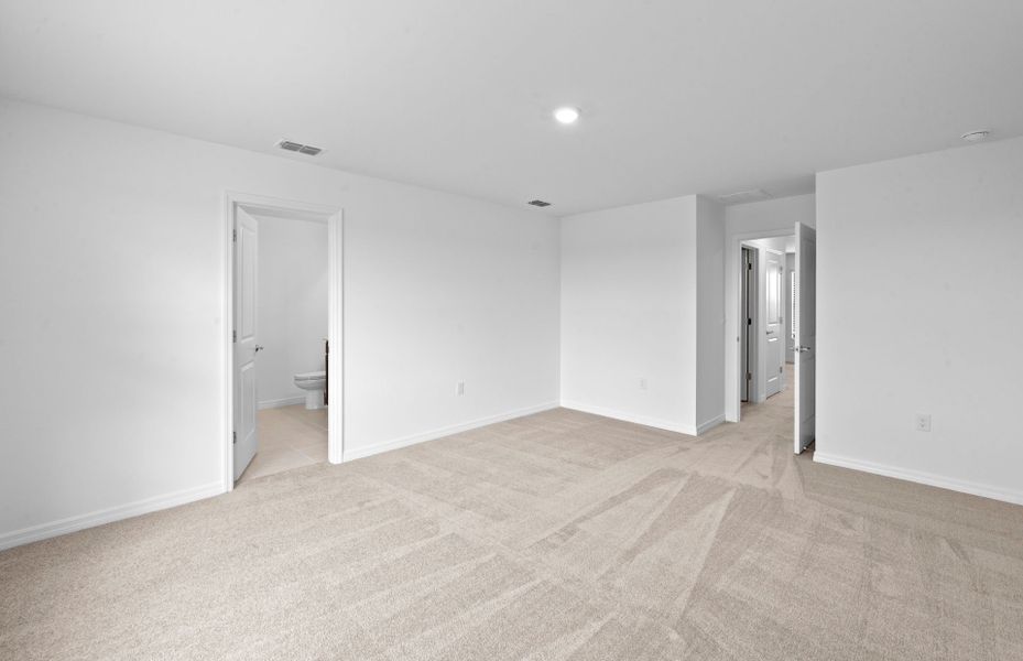 Spacious, unfurnished interior of a new home in Whispering Lakes, Lehigh Acres (Image 31).