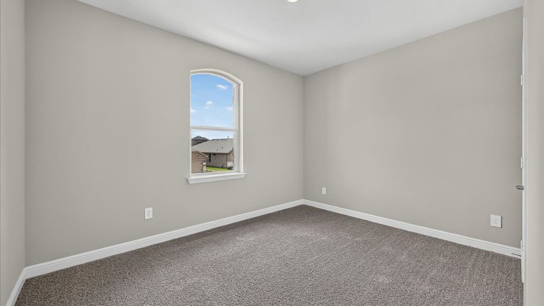 Representative unfurnished interior of a home built from the Glenwood by D.R. Horton in Bluestem, Rhome (Image 22).