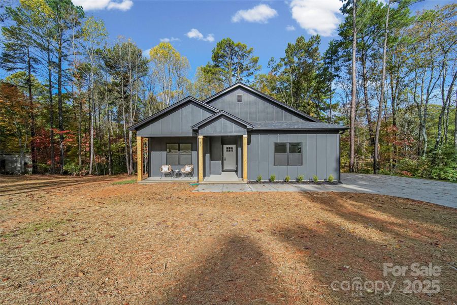 Front exterior of a new home in , Indian Land, SC, highlighting curb appeal (Image 1). Front exterior of a new home in , Indian Land, SC, highlighting curb appeal (Image 1).