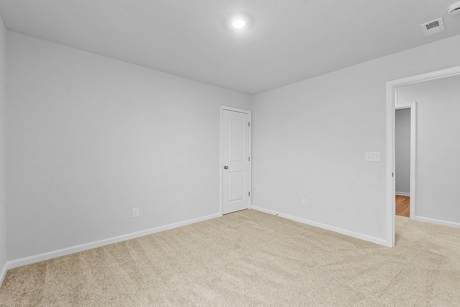 Spacious, unfurnished interior of a new home in Hanes Lake, Winston-Salem (Image 35).