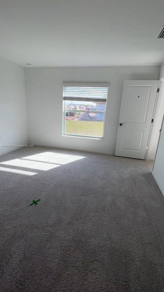 Spacious, unfurnished interior of a new home in , Lehigh Acres (Image 16).