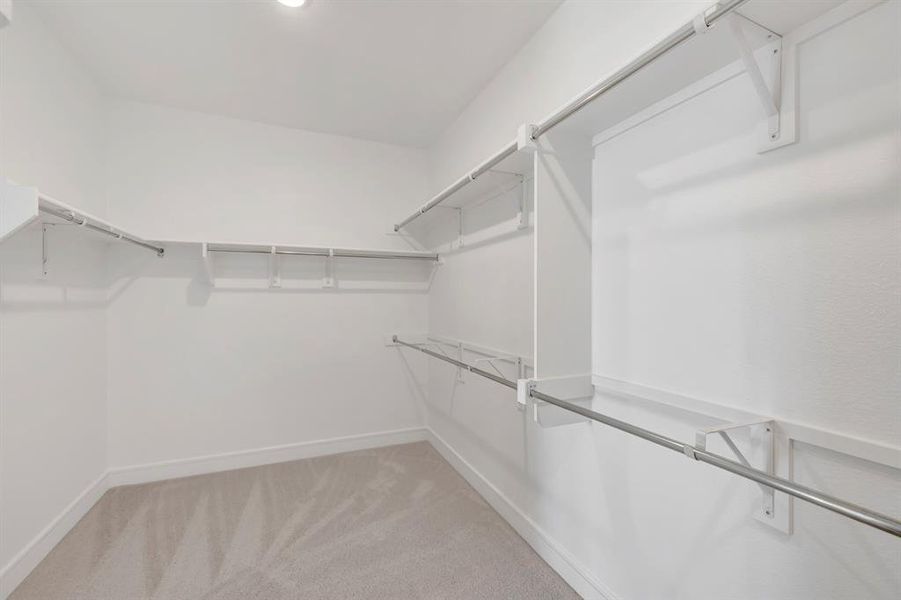 Spacious, unfurnished interior of a new home in Kreymer at the Park, Wylie (Image 22).