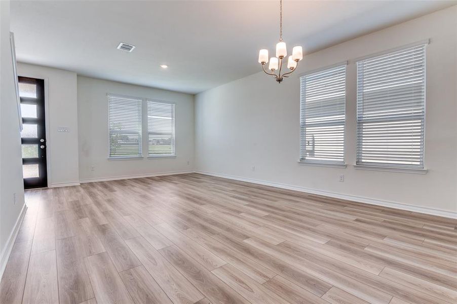Spacious, unfurnished interior of a new home in Cottonwood Creek, Seagoville (Image 19).