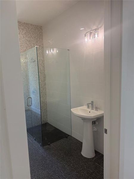 Pool Bath pedestal sink