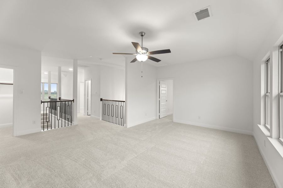 Spacious, unfurnished interior of a new home in River Ranch, Van Alstyne (Image 26).