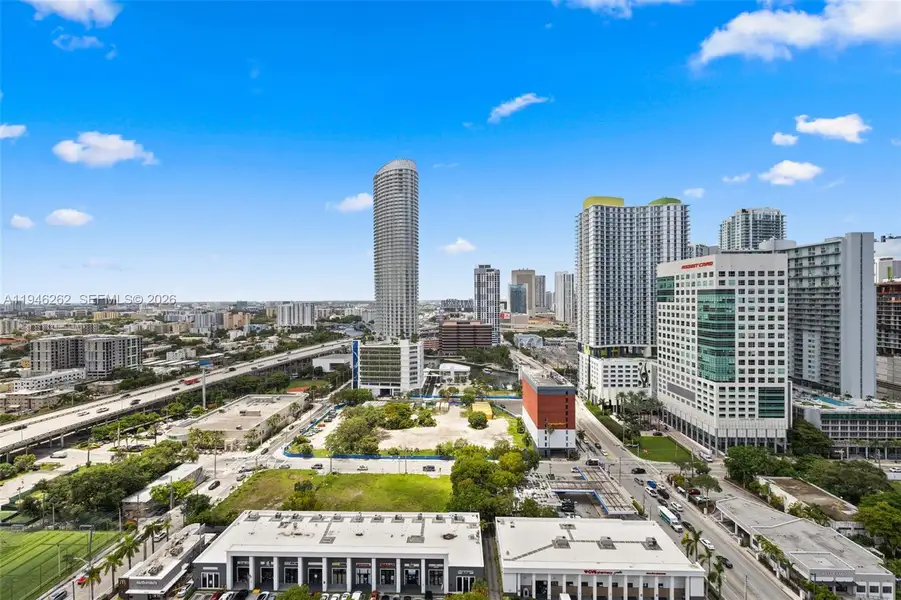 Condo located in Miami, FL showcasing its design and architecture (Image 4).