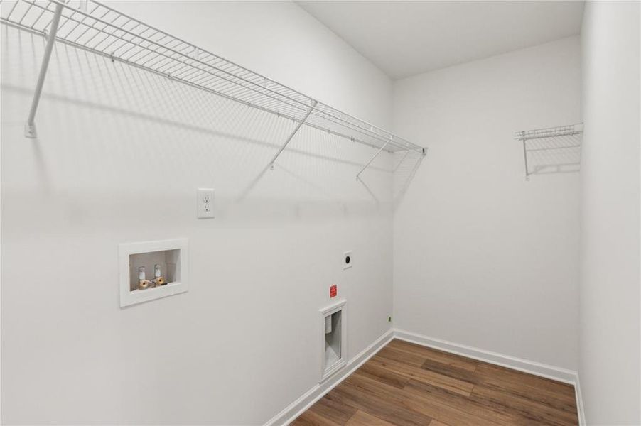 Spacious, unfurnished interior of a new home in , Athens (Image 24).