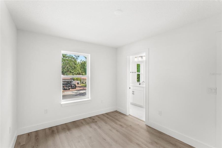 Spacious, unfurnished interior of a new home in , Winter Garden (Image 22).