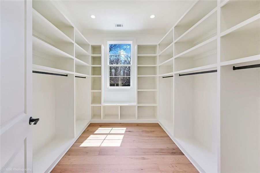 Spacious, unfurnished interior of a new home in , Jefferson (Image 17).