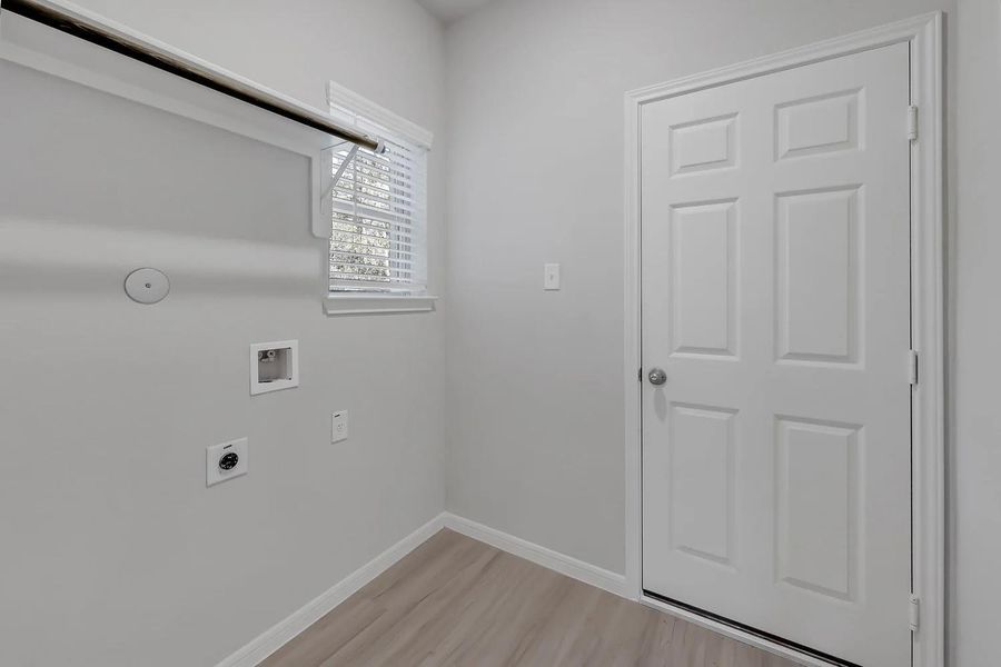 Spacious, unfurnished interior of a new home in , Dayton (Image 15).