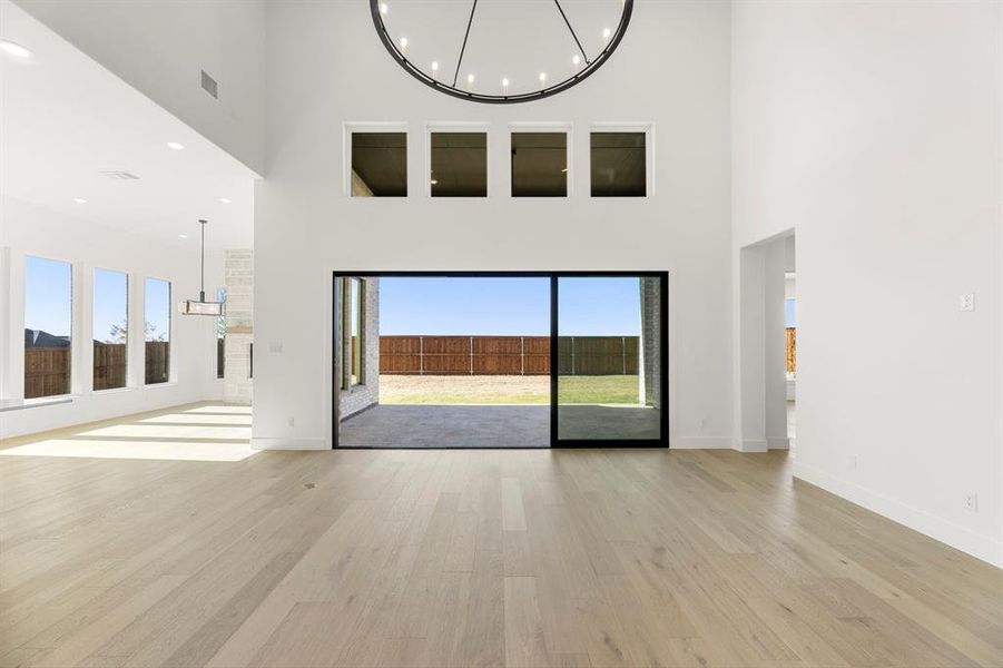 17. 610 Apogee - Family