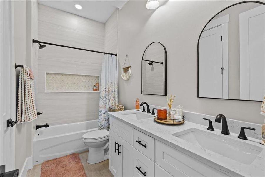 Furnished interior view inside a new home in , Bethlehem (Image 43).