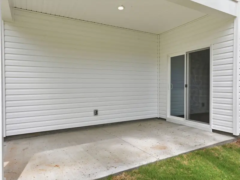 Representative exterior details of a home built from the Magnolia Select M by McGuinn Homes in Broadway Lake, Anderson (Image 3).