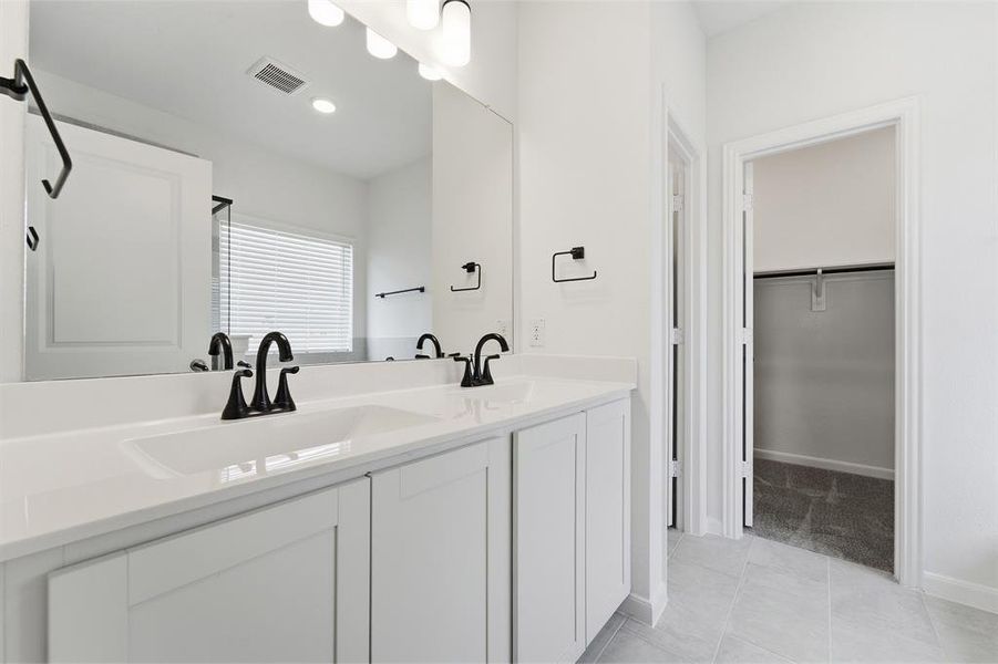 Furnished interior view inside a new home in Saddlebrook Estates, Waxahachie (Image 6).