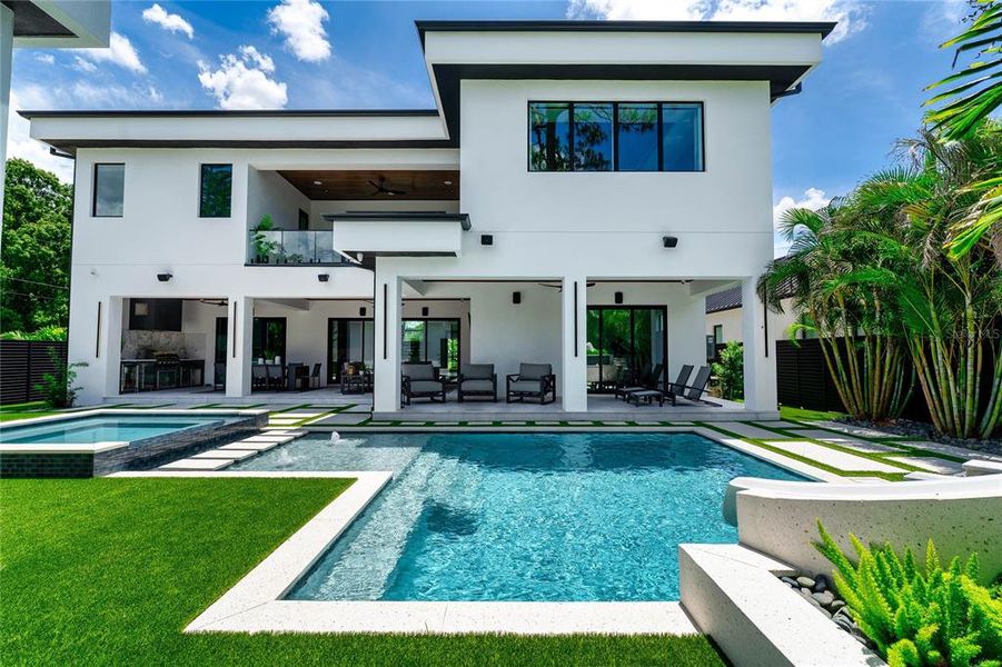 Exterior details and patio area of a home in , Tampa (Image 21).