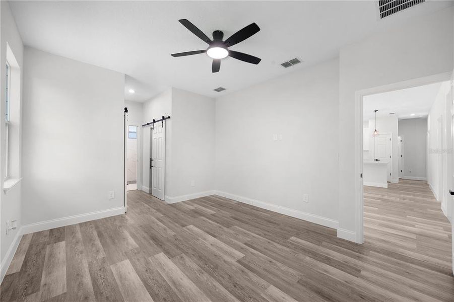 Spacious, unfurnished interior of a new home in , Port Charlotte (Image 31).