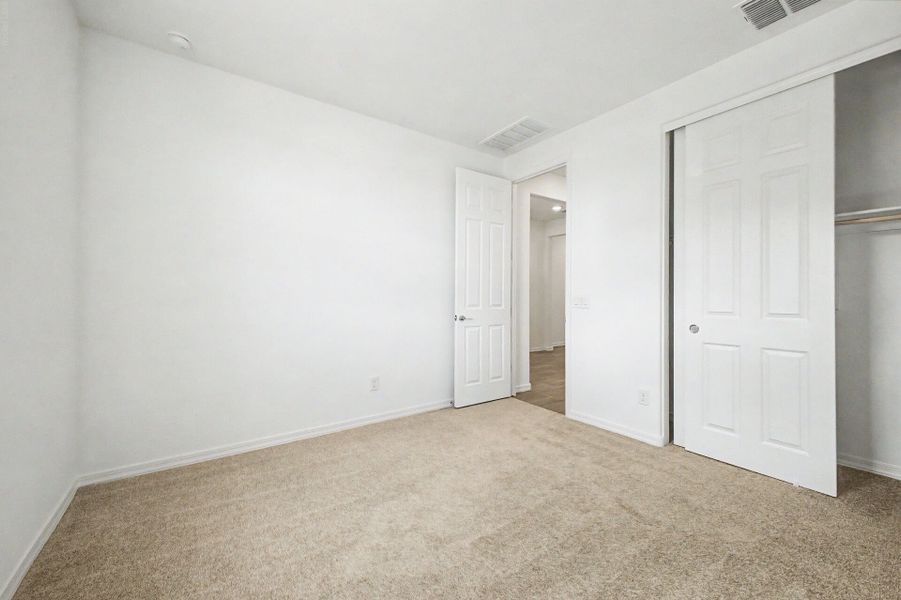 Spacious, unfurnished interior of a new home in Landmarke, San Tan Valley (Image 12).
