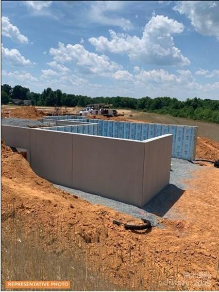 Image 26 of a home in Green Acres.