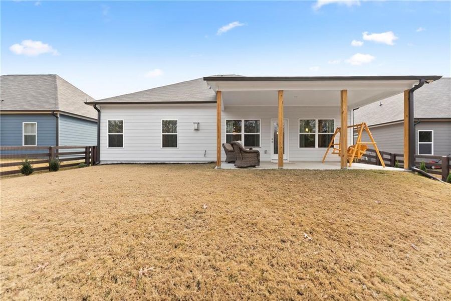 Exterior details and patio area of a home in , Dawsonville (Image 3).
