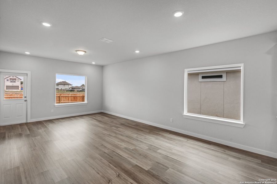 Spacious, unfurnished interior of a new home in August Fields, New Braunfels (Image 27).