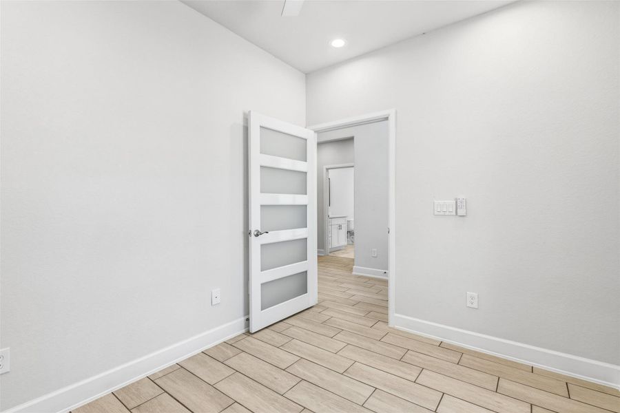 Spacious, unfurnished interior of a new home in , San Antonio (Image 14).