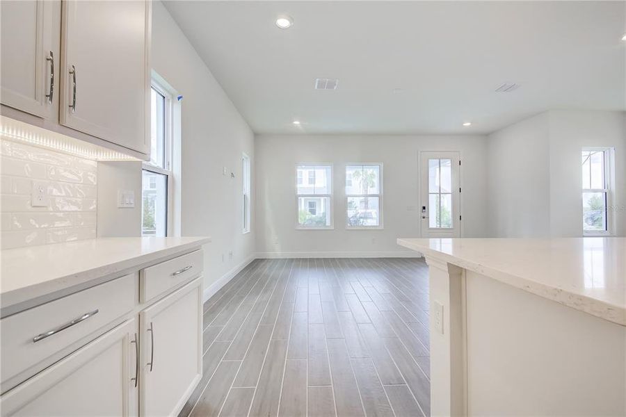 Spacious, unfurnished interior of a new home in Bungalow Walk at Lakewood Ranch, Lakewood Ranch (Image 21).