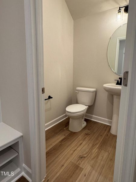 HVM21 powder room