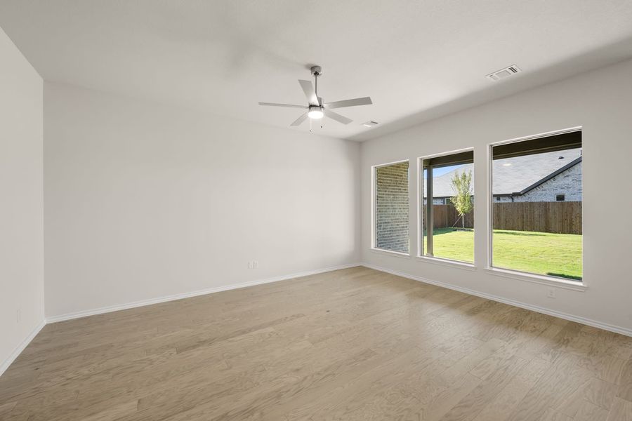 Spacious, unfurnished interior of a new home in Summer Crest, Fort Worth (Image 20). Spacious, unfurnished interior of a new home in Summer Crest, Fort Worth (Image 20).