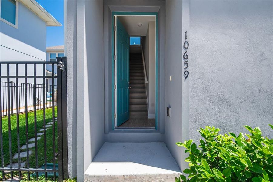 Exterior details and patio area of a home in , Orlando (Image 27).
