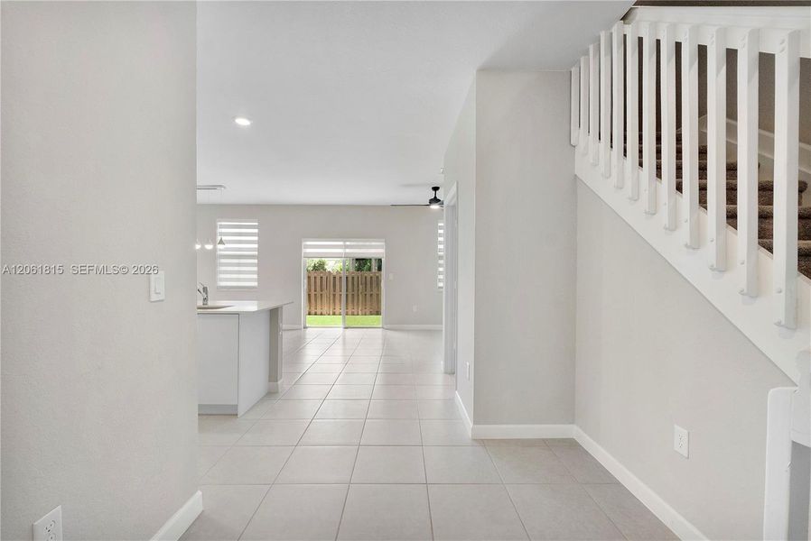 Spacious, unfurnished interior of a new home in , Coral Springs (Image 19).