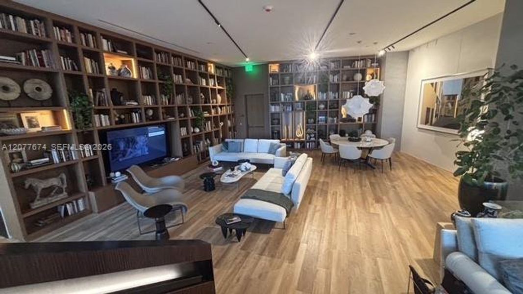 Library & Residents’ Lounge Library & Residents’ Lounge