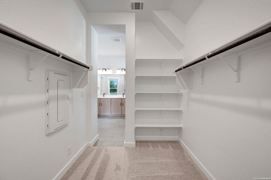 Spacious, unfurnished interior of a new home in Meyer Ranch – Select Reserve Series, New Braunfels (Image 20). Spacious, unfurnished interior of a new home in Meyer Ranch – Select Reserve Series, New Braunfels (Image 20).
