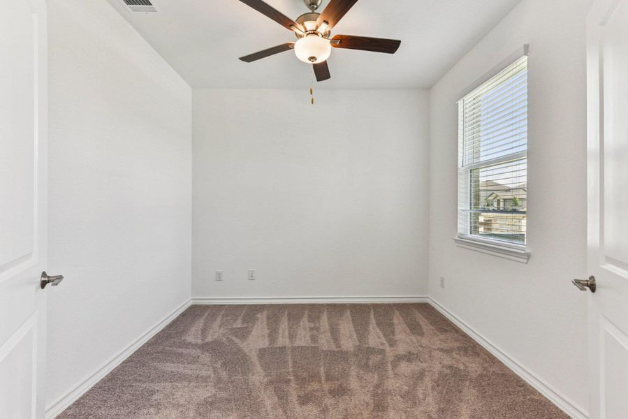 Spacious, unfurnished interior of a new home in Stonewall Ranch, Liberty Hill (Image 20).