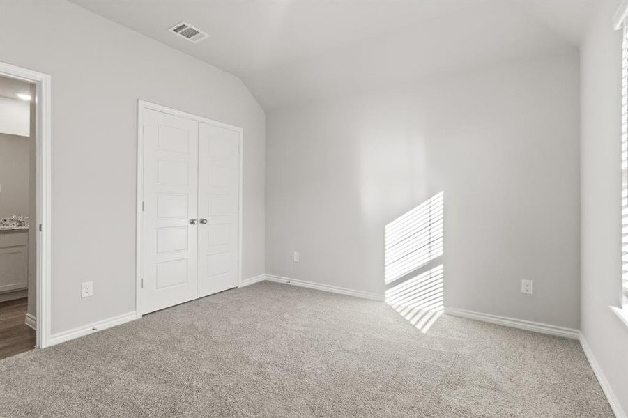 Spacious, unfurnished interior of a new home in Rocky Creek Crossing, Fort Worth (Image 16).