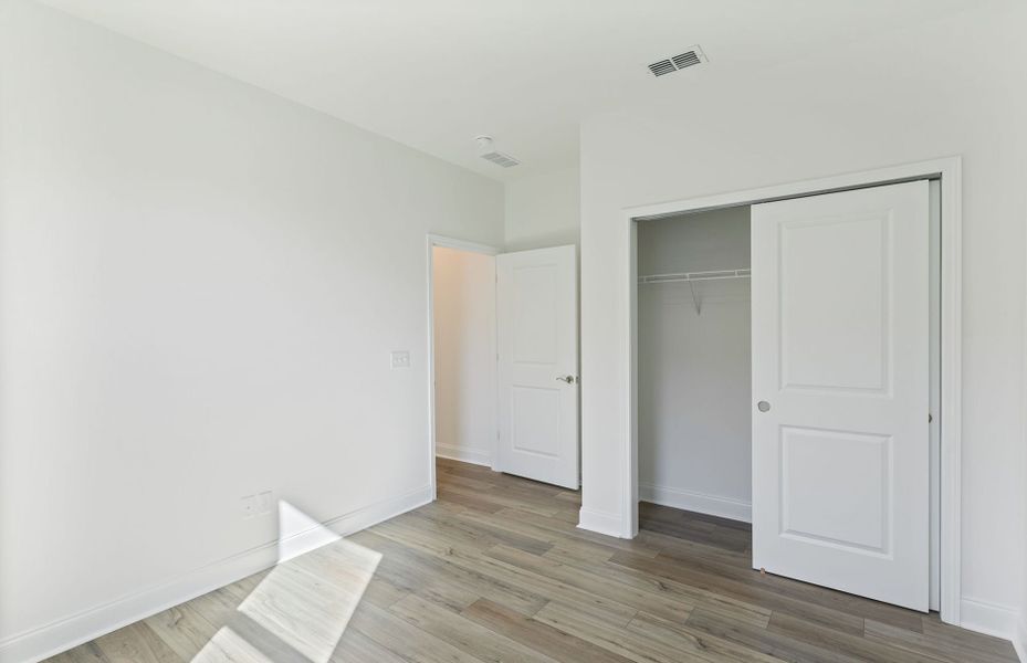 Spacious, unfurnished interior of a new home in Del Webb Southern Harmony, Murfreesboro (Image 17).